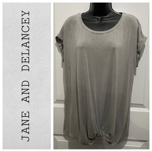 EUC - Jane & Delancey Soft Twist Front Tee